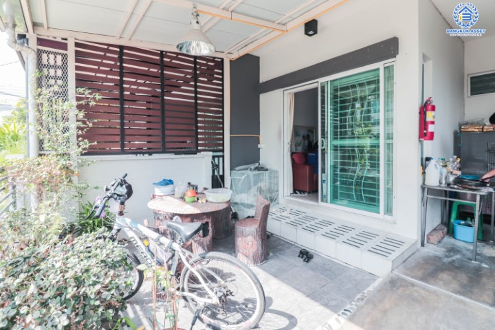 *****ทาวน์เฮ้าส์มือสองย่านนนทบุรี  ม.พลีโน่ ปิ่นเกล้า-วงแหวน คุณภาพระดับ AP เนื้อที่ 18 ตร.ว. ฟังก์ชัน 3 ห้องนอน 2 ห้องน้ำ 1 ที่จอดรถ สภาพดี พร้อมเข้าอยู่ บนทำเลเดินทางสะดวก เชื่อมต่อถนนหลานเส้นทาง ใกล้จุดทางด่วน "ศรีรัช"